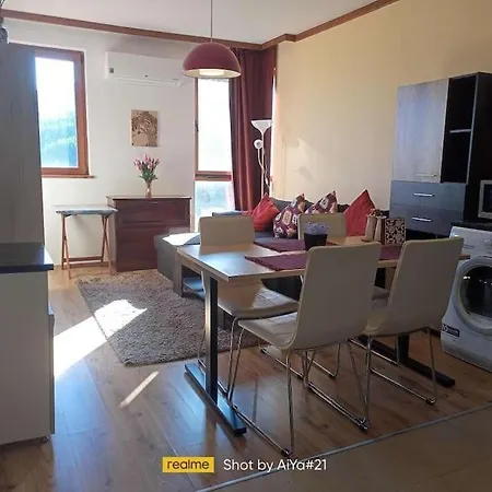 Aileen & George's Place Apartment *
